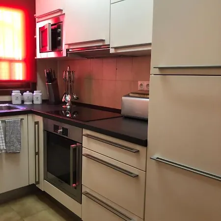 Charming 2 Bed Next To Cabopino Beach, Spain 公寓 *