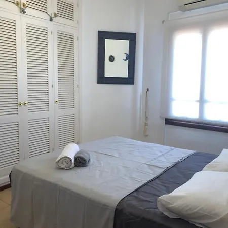 Charming 2 Bed Next To Cabopino Beach, Spain 公寓 *